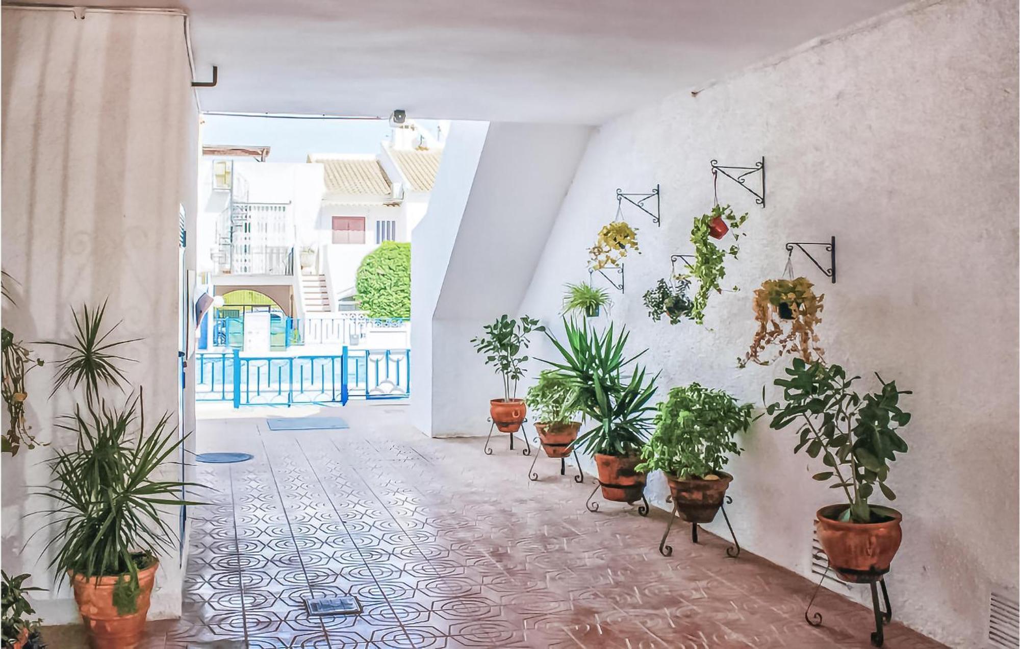 Amazing Apartment In Torrevieja With Wifi ภายนอก รูปภาพ